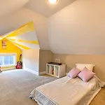 Alberta Arts District Home With Private Hot Tub!