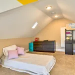 Alberta Arts District Home With Private Hot Tub!