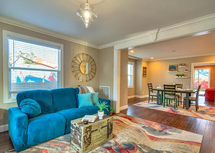 Alberta Arts District Home With Private Hot Tub!