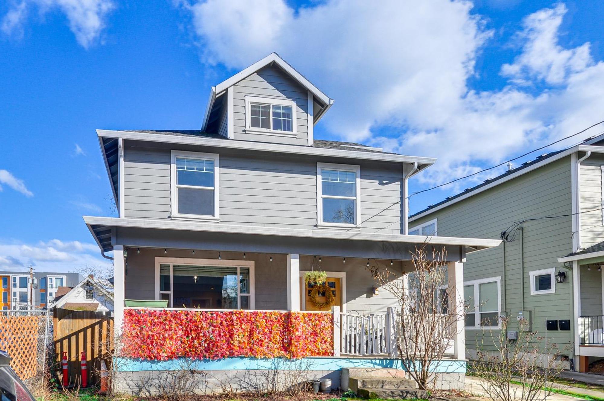 Alberta Arts District With Private Hot Tub!