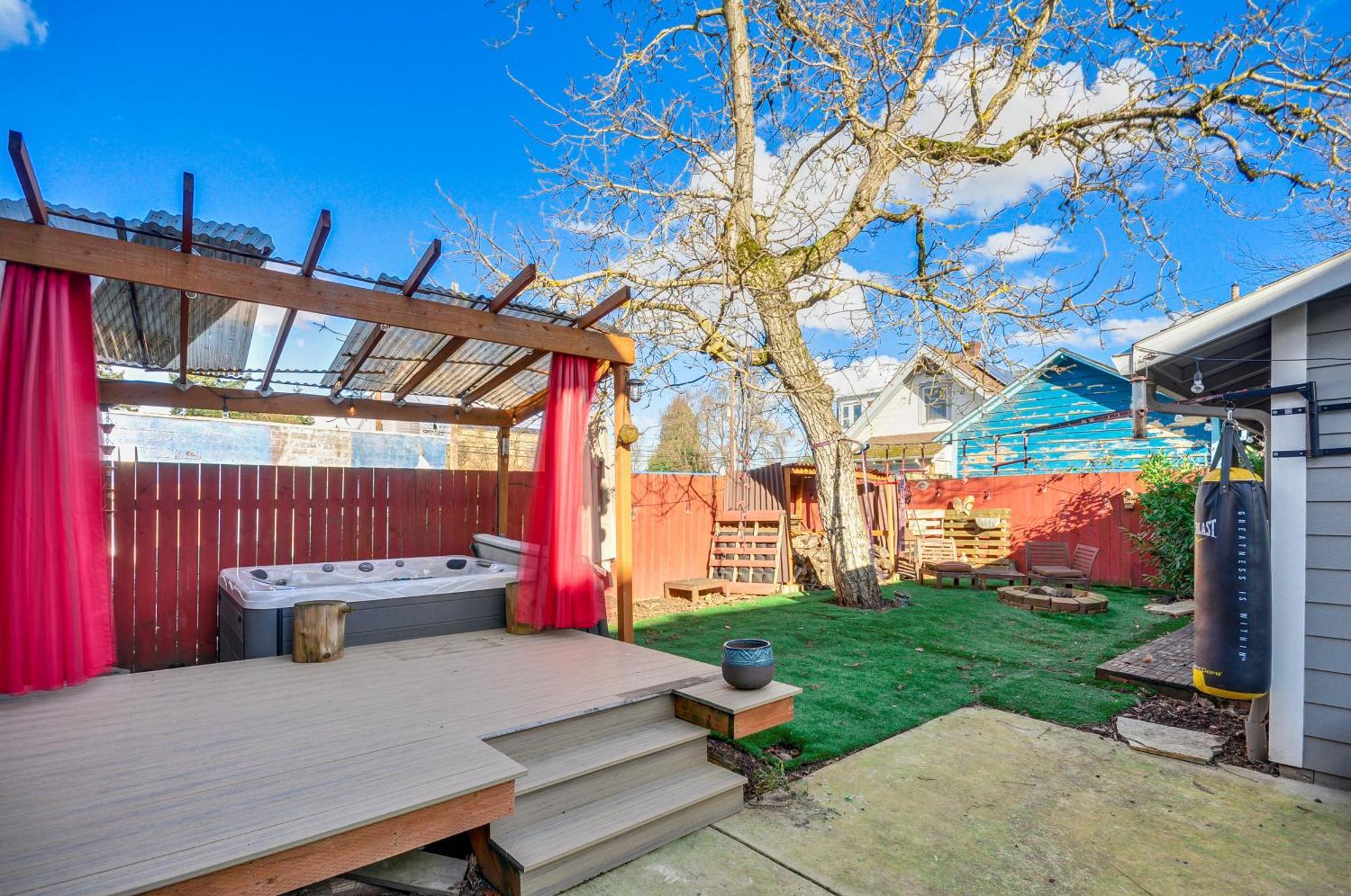 Alberta Arts District With Private Hot Tub! *